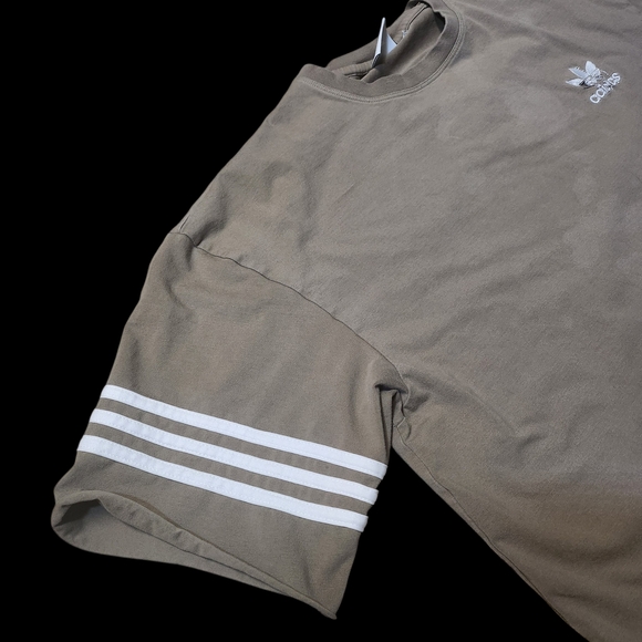 Adidas Men's Beige Tee with White Stripes Distreased Custom Sleeves Baggy Fit - Picture 3 of 5